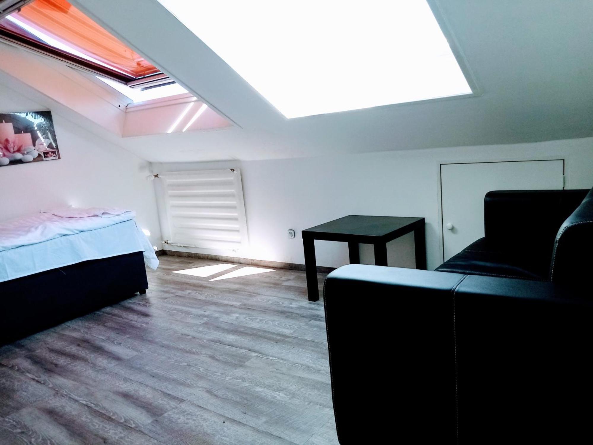 Fmi110 Next To Airport Apartment Ruesselsheim Room photo